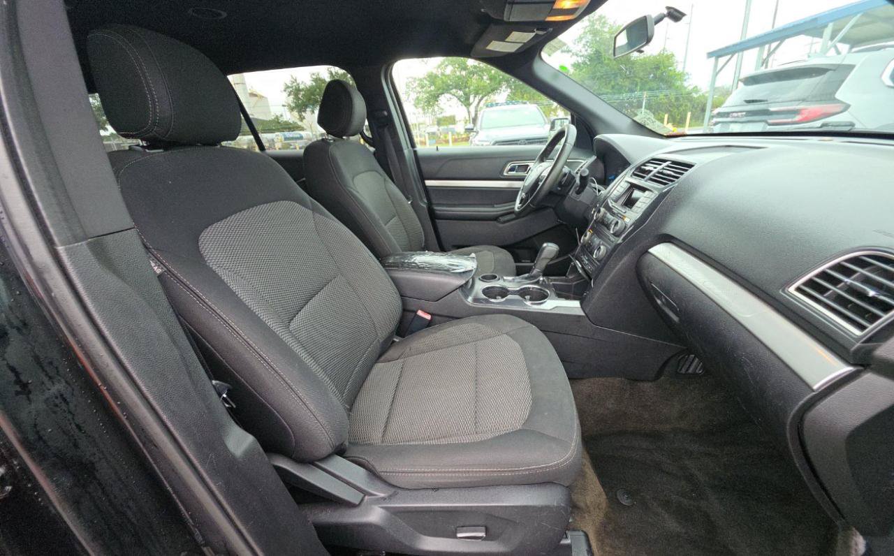 Used 2017 Ford Explorer XLT FWD image 11