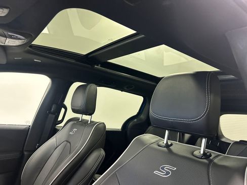 New 2026 Chrysler Pacifica Limited w/ S Appearance Package image 26