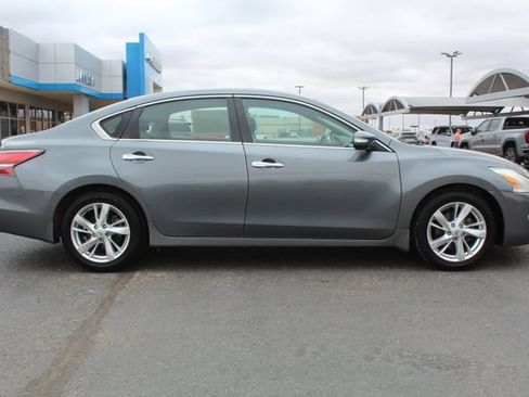 Used 2015 Nissan Altima 2.5 SL w/ Moonroof Package FWD image 2
