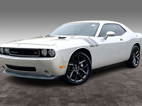 Used 2009 Dodge Challenger R/T image 2