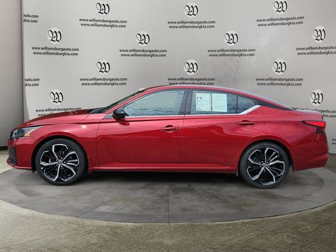 Used 2024 Nissan Altima 2.5 SR FWD image 2