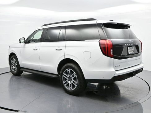 Used 2025 Ford Expedition Active AWD/4WD image 5