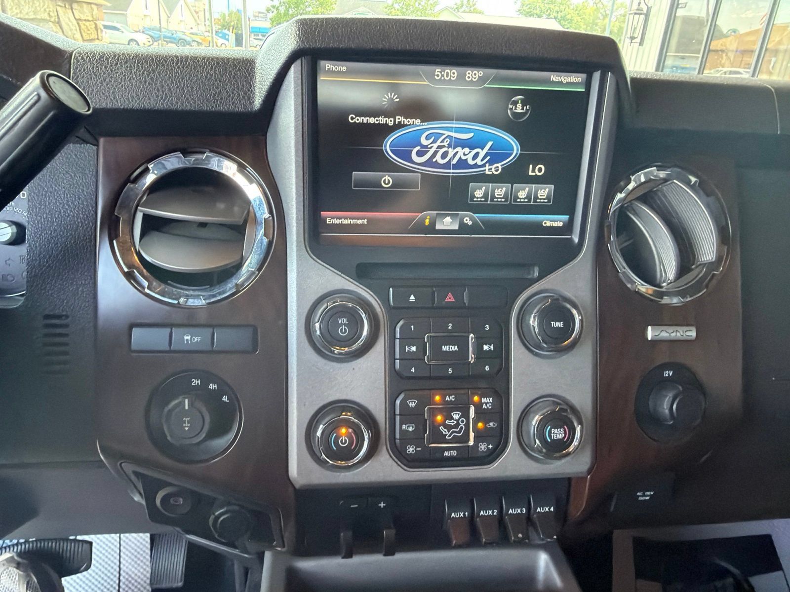 Used 2015 Ford F250 Lariat w/ Lariat Ultimate Package AWD/4WD image 13