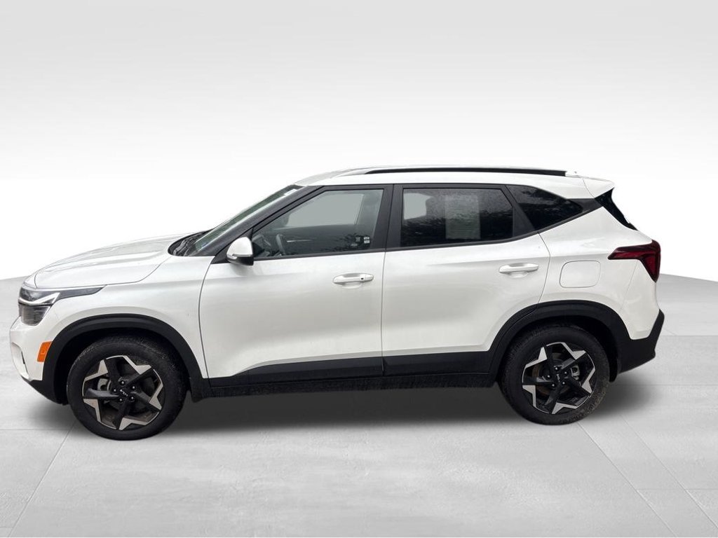 Used 2025 Kia Seltos S AWD/4WD image 2