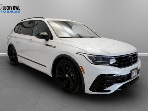 Used 2023 Volkswagen Tiguan SE R-Line FWD image 4
