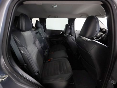 Used 2022 Mitsubishi Outlander SE image 13