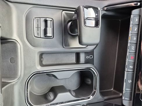 Used 2024 GMC Sierra 1500 AT4 w/ Technology Package image 42