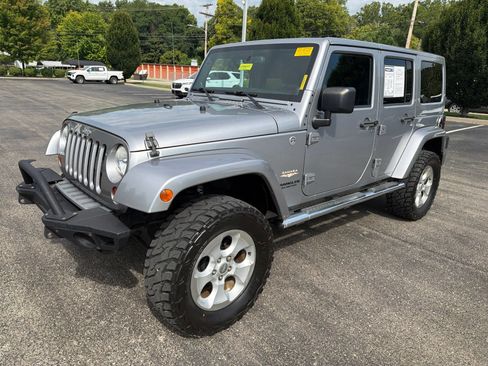 Used 2013 Jeep Wrangler Unlimited Sahara w/ Dual Top Group AWD/4WD image 9
