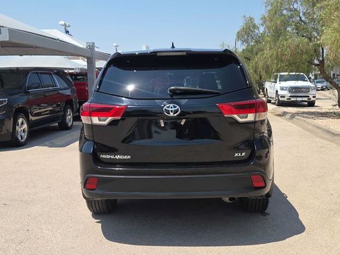Used 2019 Toyota Highlander XLE FWD image 7