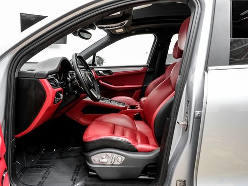 Used 2016 Porsche Macan Turbo image 4