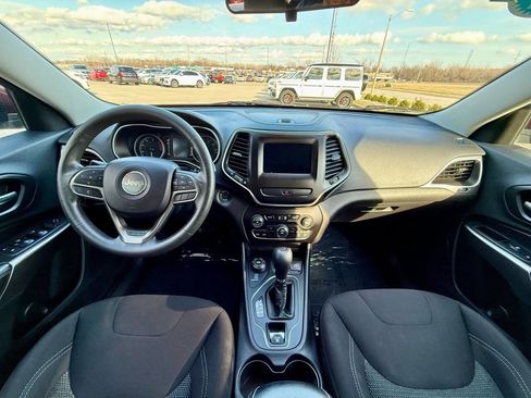 Used 2019 Jeep Cherokee Latitude w/ Popular Appearance Group image 14