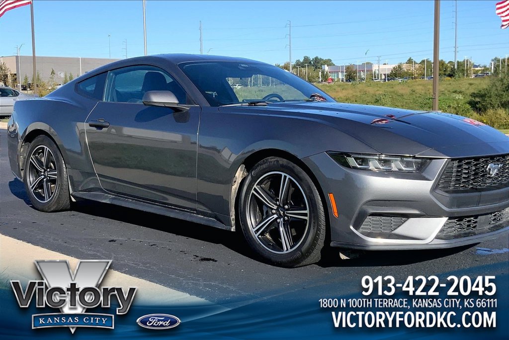 Used 2025 Ford Mustang Coupe RWD image 1