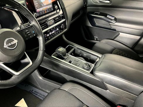 Used 2022 Nissan Pathfinder SV AWD/4WD image 18