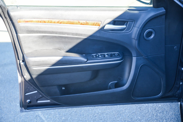 Used 2014 Chrysler 300 RWD image 23