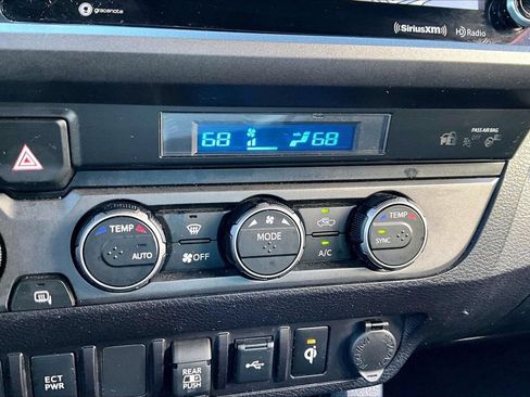 Used 2022 Toyota Tacoma TRD Sport AWD/4WD image 17