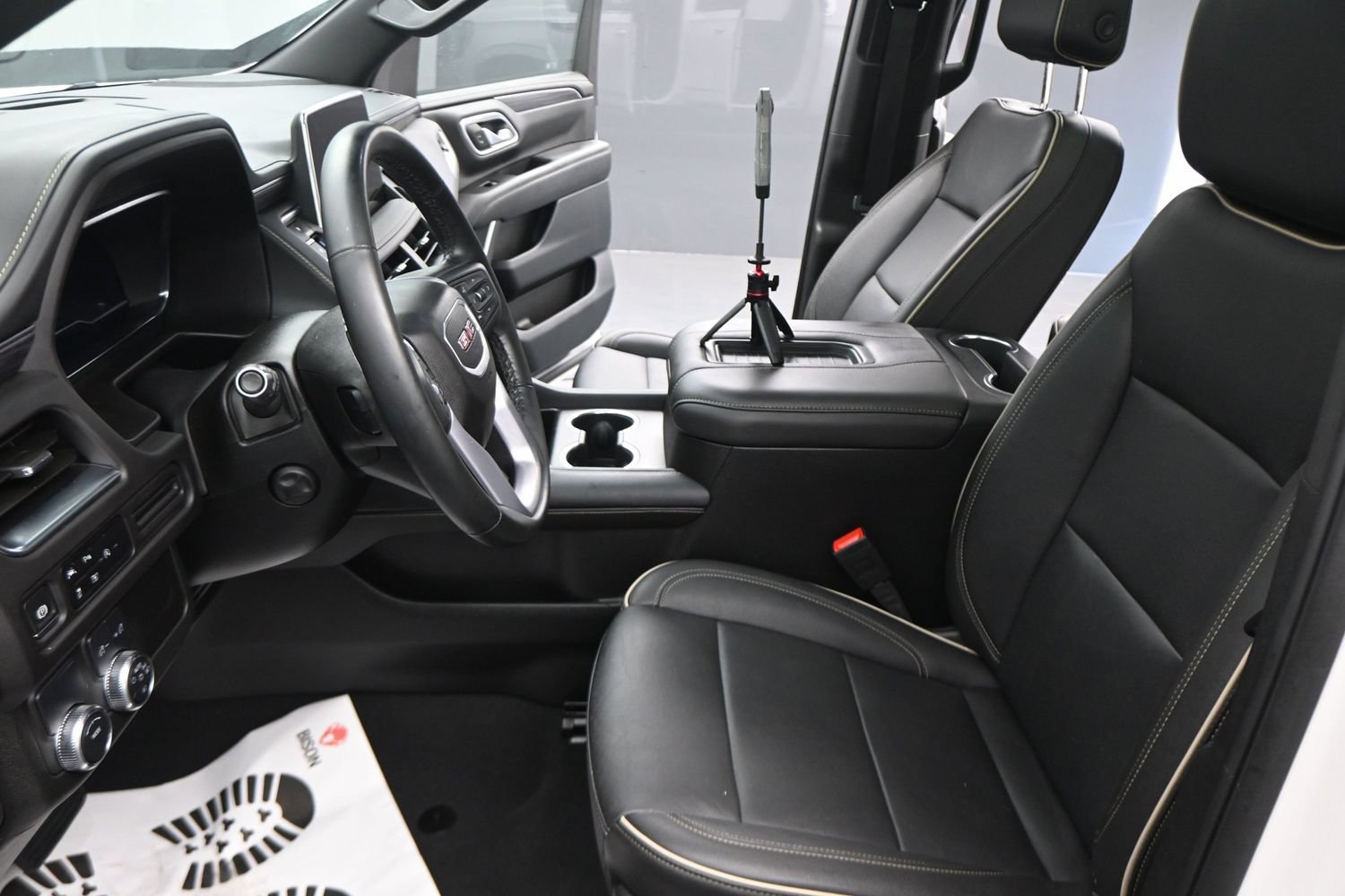 Used 2024 GMC Yukon XL SLT w/ SLT Premium Package RWD image 21