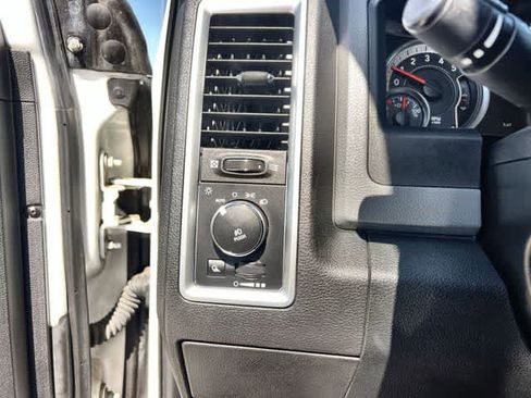 Used 2018 RAM 2500 SLT w/ Luxury Group image 29