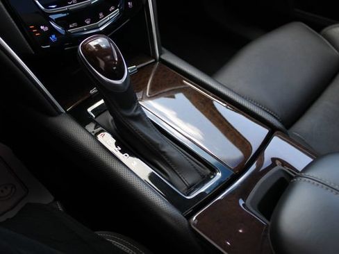 Used 2013 Cadillac XTS Premium FWD image 17