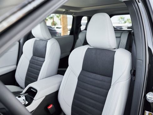 Used 2025 Mitsubishi Outlander SE image 30