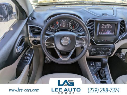Used 2019 Jeep Cherokee Latitude w/ Popular Appearance Group image 12