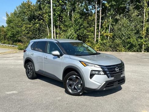 Used 2024 Nissan Rogue SV AWD/4WD image 2