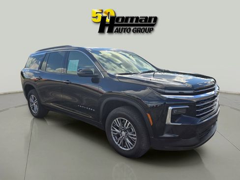 Used 2025 Chevrolet Traverse LT image 7
