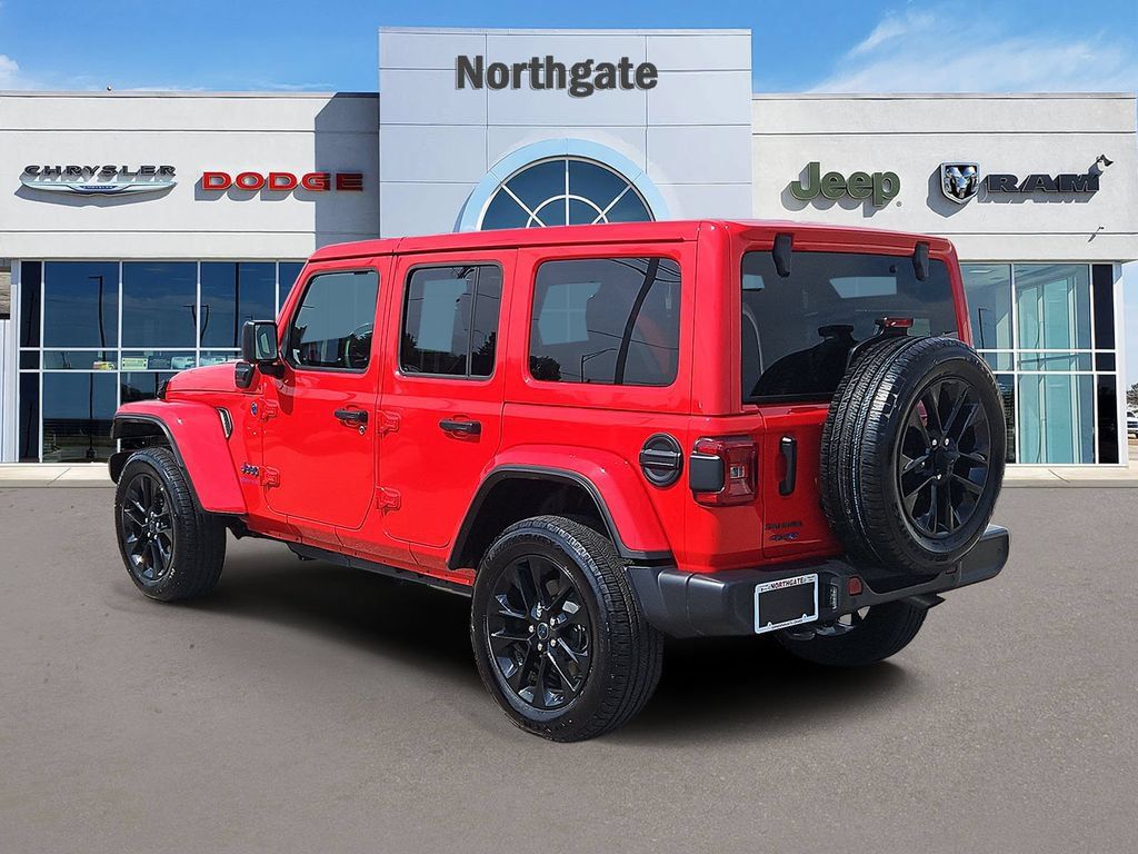 Used 2025 Jeep Wrangler Unlimited Sahara w/ Safety Group AWD/4WD image 3
