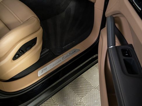 Certified 2022 Porsche Cayenne Platinum Edition w/ Premium Package Plus image 26