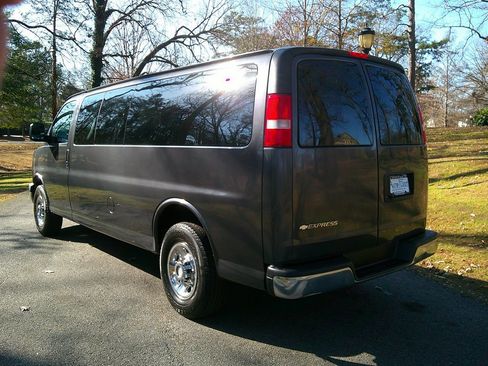 Used 2017 Chevrolet Express 3500 LT w/ LT Preferred Equipment Group image 7