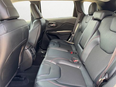 Used 2022 Jeep Cherokee Trailhawk w/ Comfort/Convenience Group image 13