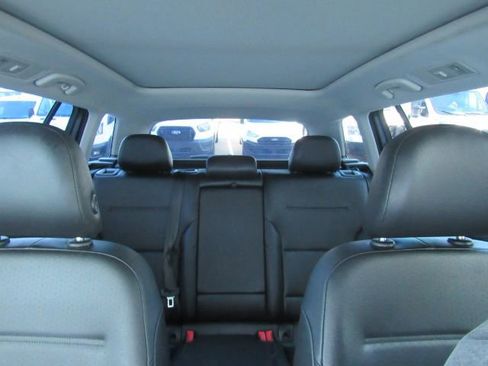 Used 2019 Volkswagen Golf SE image 30