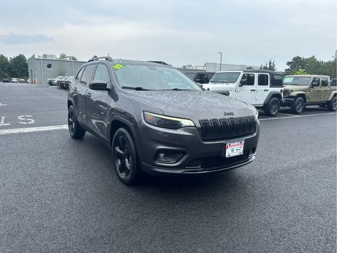 Certified 2019 Jeep Cherokee Latitude Plus AWD/4WD image 3