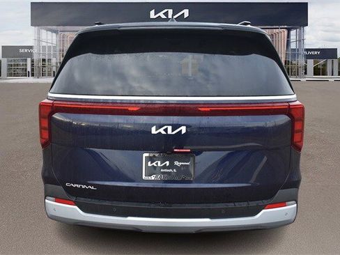 New 2026 Kia Carnival EX image 4