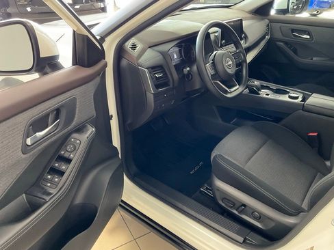 Used 2023 Nissan Rogue SV AWD/4WD image 10