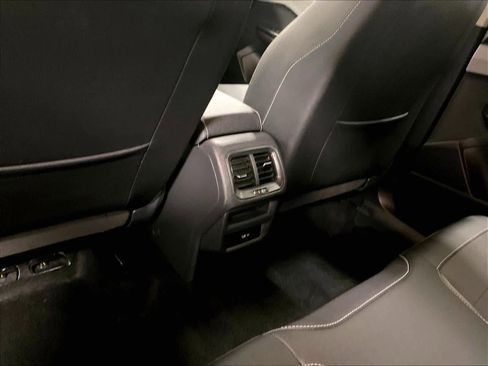 Used 2022 Volkswagen Taos SE image 27