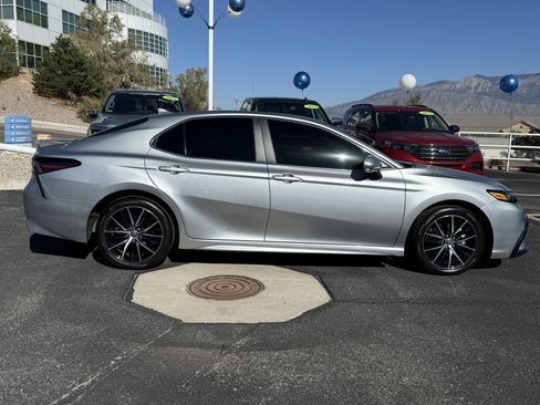 Used 2024 Toyota Camry SE image 4
