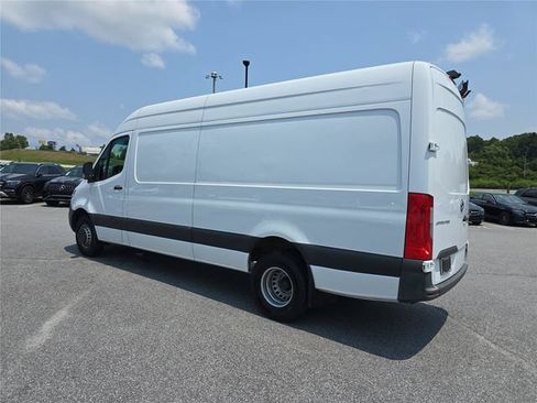 Used 2022 Mercedes-Benz Sprinter 3500 image 7