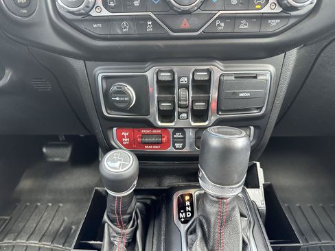 Used 2020 Jeep Gladiator Rubicon AWD/4WD image 31