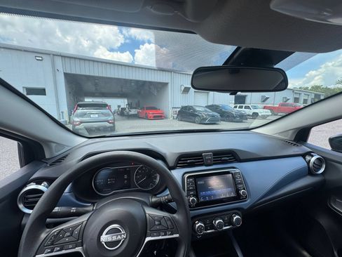 Used 2025 Nissan Versa SV FWD image 31