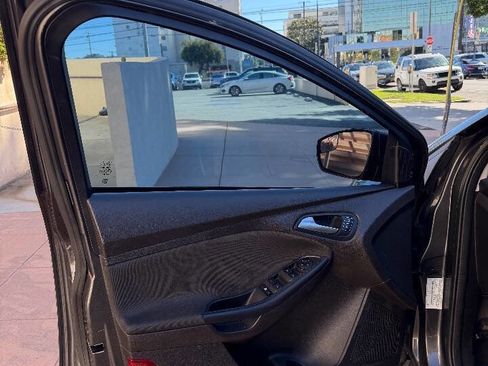 Used 2017 Ford Focus SE image 23