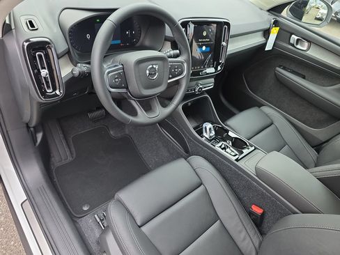 Used 2026 Volvo XC40 B5 Plus w/ Protection Package Premier AWD/4WD image 9