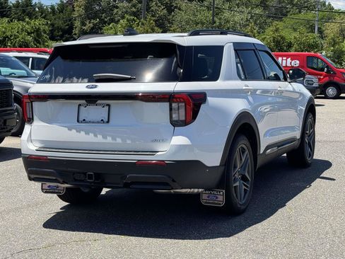 New 2026 Ford Explorer ST-Line w/ ST-Line Street Pack AWD/4WD image 4
