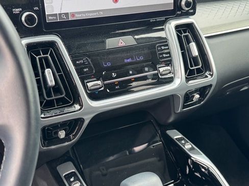 Used 2023 Kia Sorento SX image 19