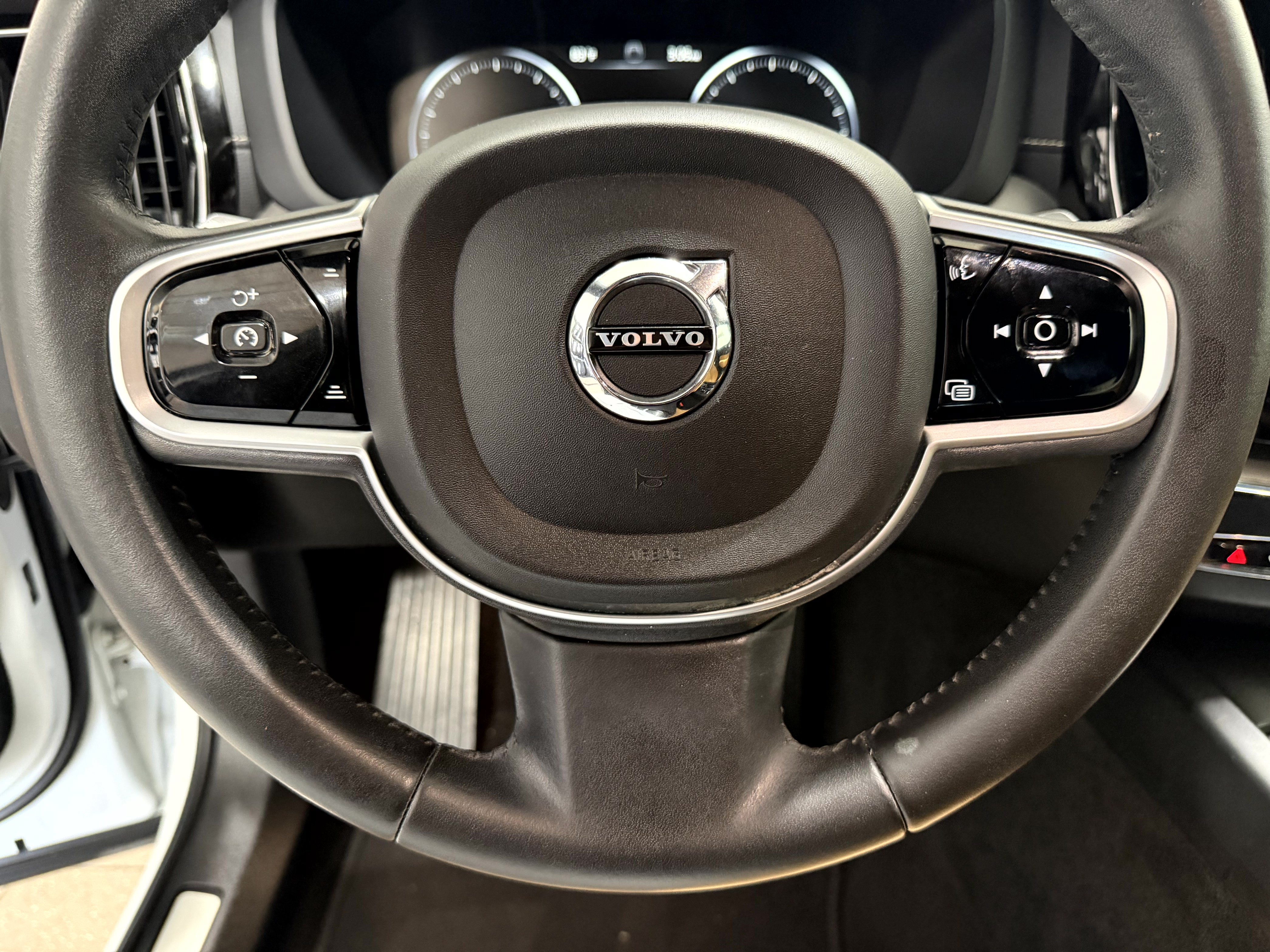 Used 2019 Volvo XC60 T6 Inscription w/ Protection Package Premier AWD/4WD image 13
