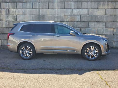 Used 2023 Cadillac XT6 Premium Luxury image 7