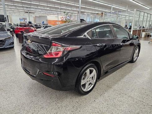 Used 2017 Chevrolet Volt LT w/ Comfort Package FWD image 4