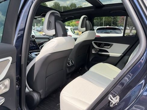 Used 2024 Mercedes-Benz GLC 300 4MATIC image 10