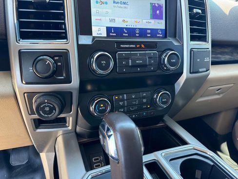 Used 2019 Ford F150 Lariat RWD image 24