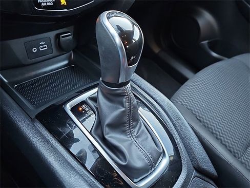 Used 2021 Nissan Rogue Sport S image 14