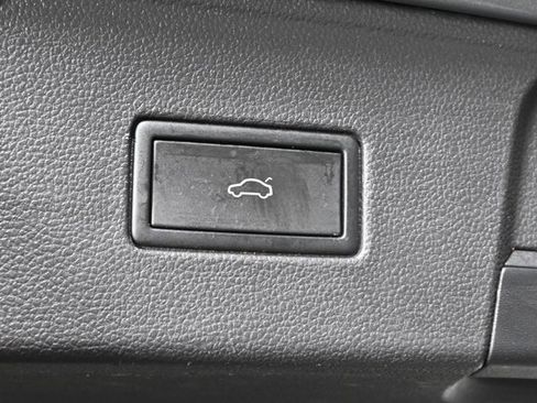 Certified 2022 Volkswagen Atlas SEL Premium image 12